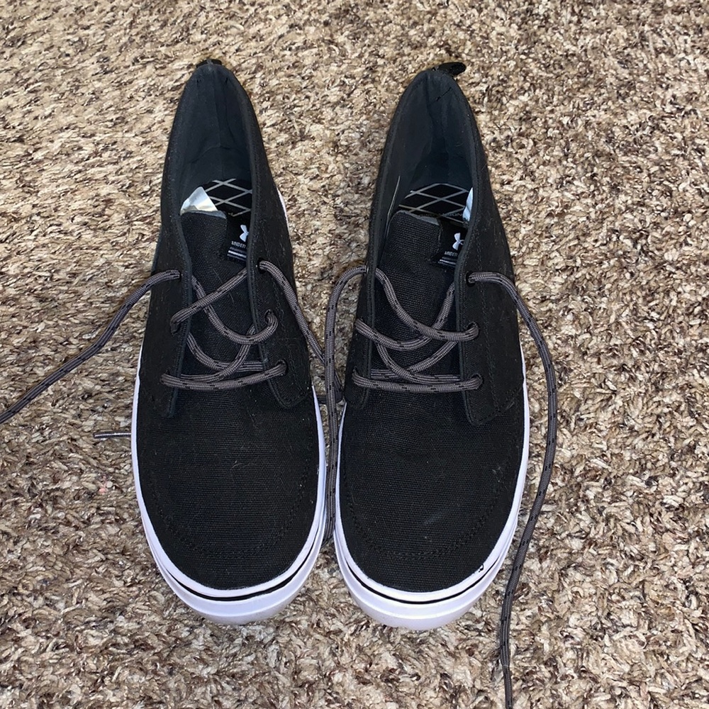 Under Armour Sneakers
